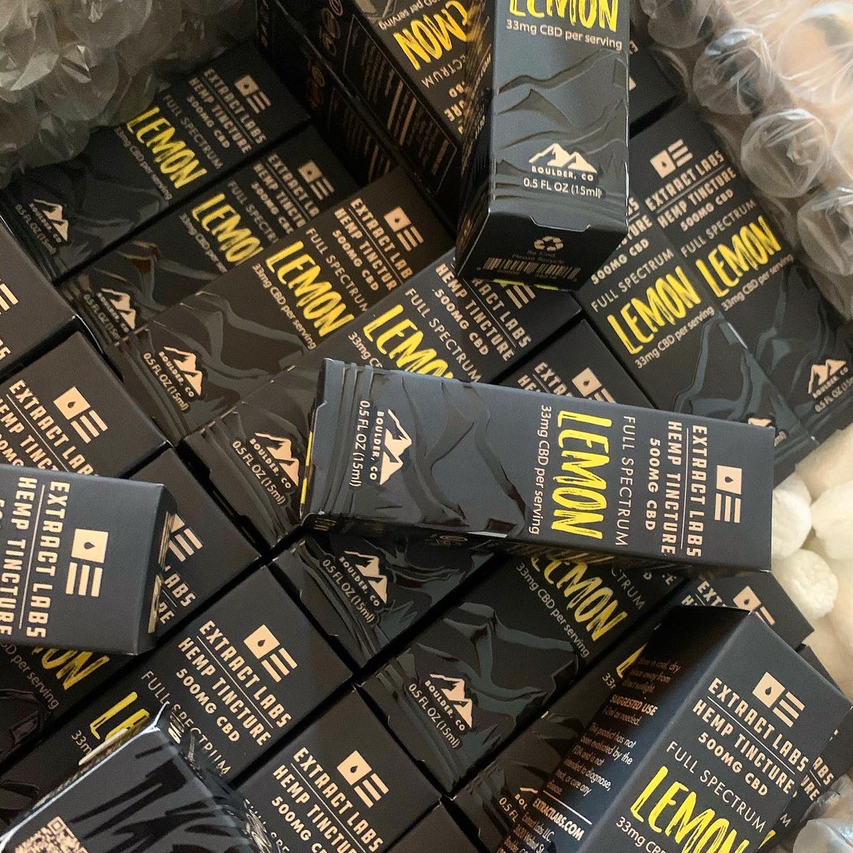 TryToxBox's tweet photo. Want to get some @extractlabs in your box? 

Go ahead and order your August Box from us! 

#trytoxbox #toxbox #subscribe #order #cbd #hemp #cannabis #noillegalsubstances #womenceos https://t.co/M6NjrQHtTn