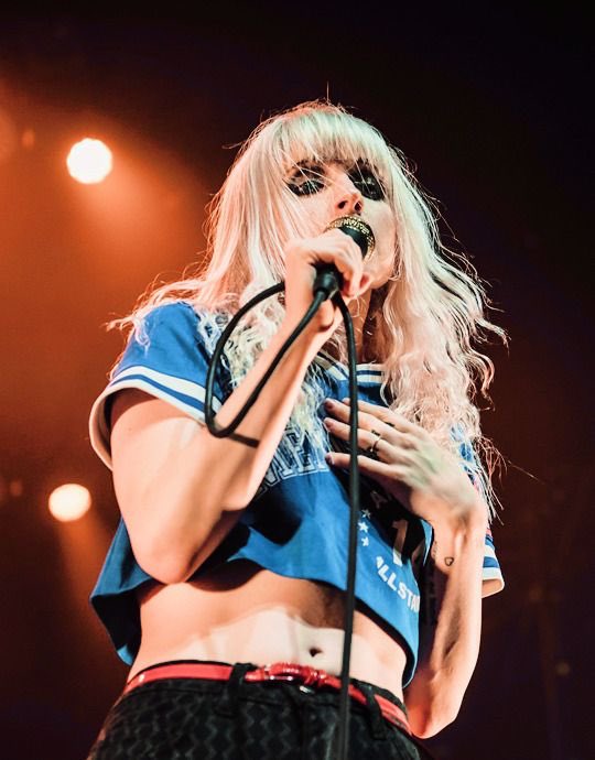 hayley’s iconic AL era looks — a thread 