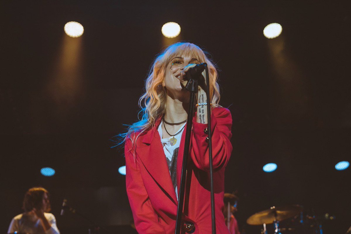 hayley’s iconic AL era looks — a thread 