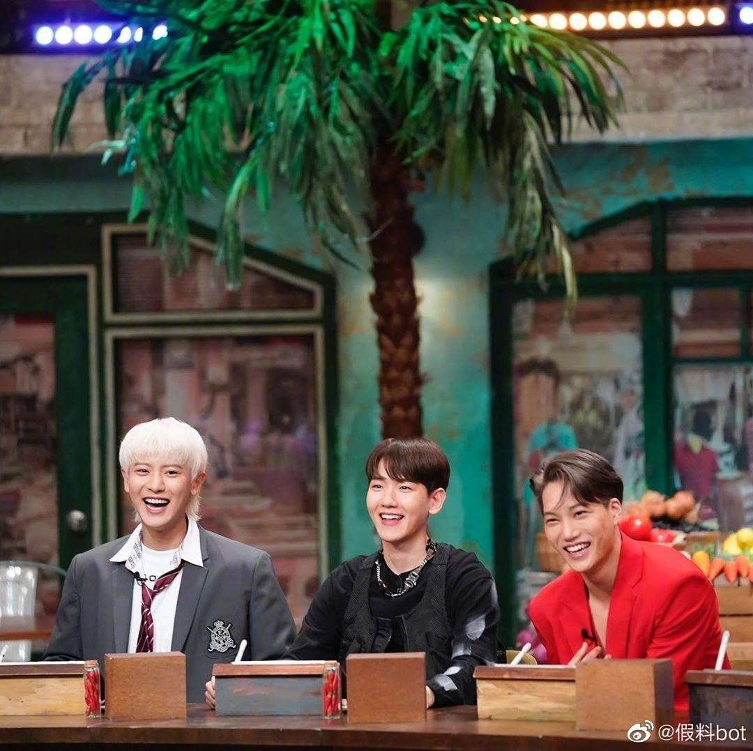 Blove_r's tweet photo. 백현이 머리 야자수 6년동안 성장했대 ㅋㅋ ㅠㅠ 아 먼.. 이렇게까지 귀여워도 되나? .. 넘 기여워서 나 자지러짐. https://t.co/i85QPDAfuX