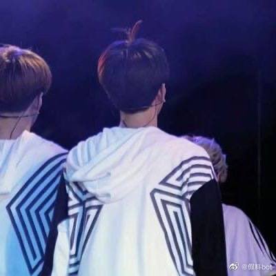 Blove_r's tweet photo. 백현이 머리 야자수 6년동안 성장했대 ㅋㅋ ㅠㅠ 아 먼.. 이렇게까지 귀여워도 되나? .. 넘 기여워서 나 자지러짐. https://t.co/i85QPDAfuX