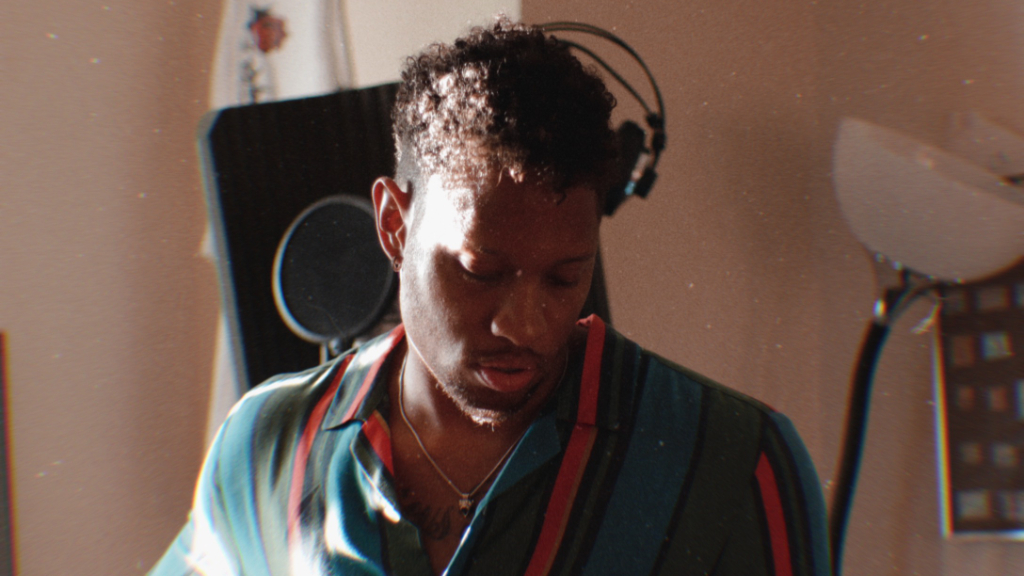 DJBooth's tweet photo. Juno-nominated R&amp;B artist @thisisjhyve went from opening for @JessieReyez to moving back home to save money. “I’m 33, sharing a wall with my father.”

In an emotional guest editorial, he details how he made the soundtrack to his healing: https://t.co/XpDETRTF3L https://t.co/tfTmVdzcOs