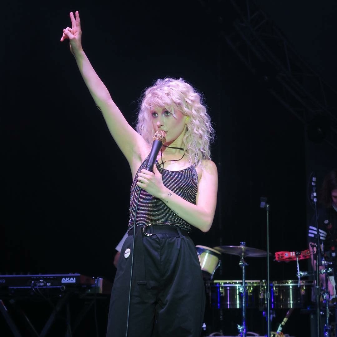 hayley’s iconic AL era looks — a thread 