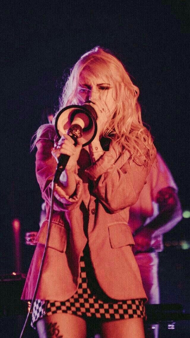 hayley’s iconic AL era looks — a thread 