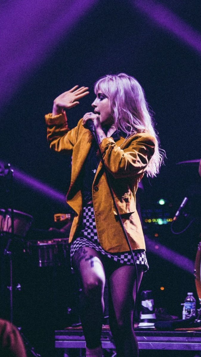 hayley’s iconic AL era looks — a thread 