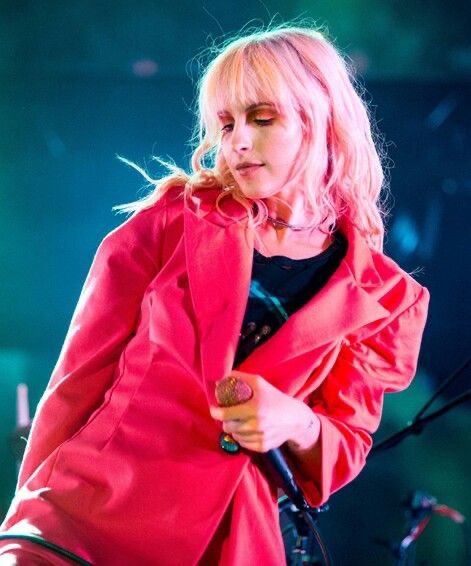 hayley’s iconic AL era looks — a thread 