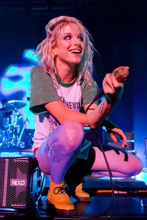 hayley’s iconic AL era looks — a thread 