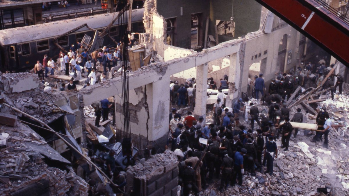 reportrai3's tweet photo. Elementi inediti, documenti e interviste esclusive sulla #Strage di Bologna del 2 agosto 1980
#Report Cult in seconda serata su @RaiTre
"Il virus nero", di Giorgio Mottola ➡ https://t.co/HwBzyxIy4V https://t.co/lfs9OM6gAS