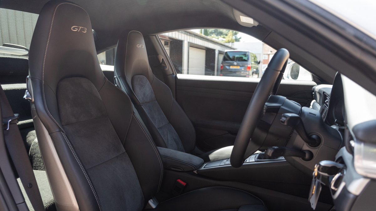 RomansCars's tweet photo. Manual Gearbox with Comfort Seats is a rare and desirable combo on the GT3. Think this one in #GTSilver might get snapped up fairly quickly.
๐https://t.co/pdNCaD46Hl https://t.co/RWmFnu4lTU