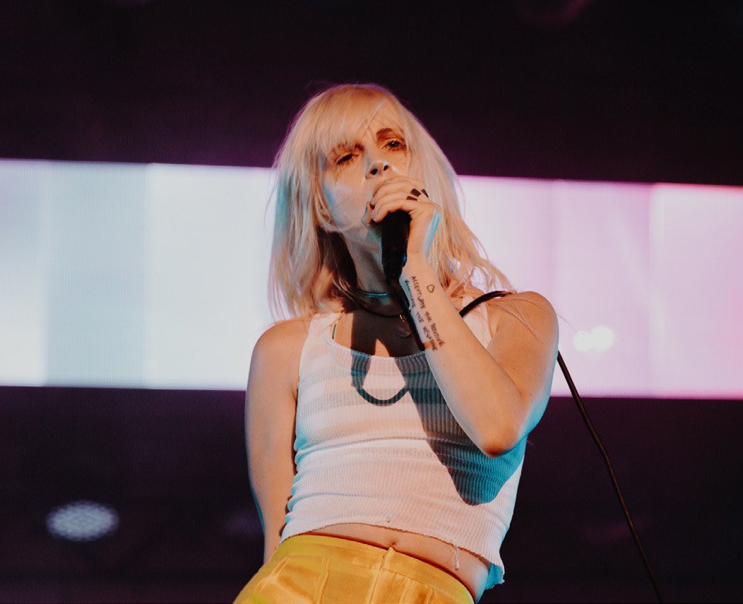hayley’s iconic AL era looks — a thread 