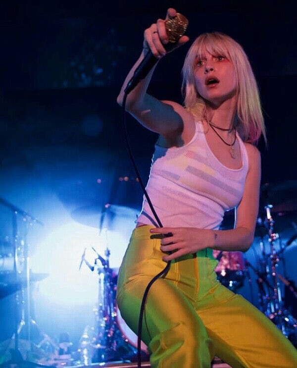 hayley’s iconic AL era looks — a thread 