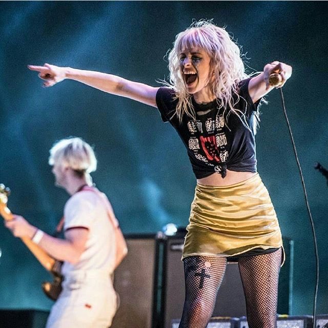 hayley’s iconic AL era looks — a thread 