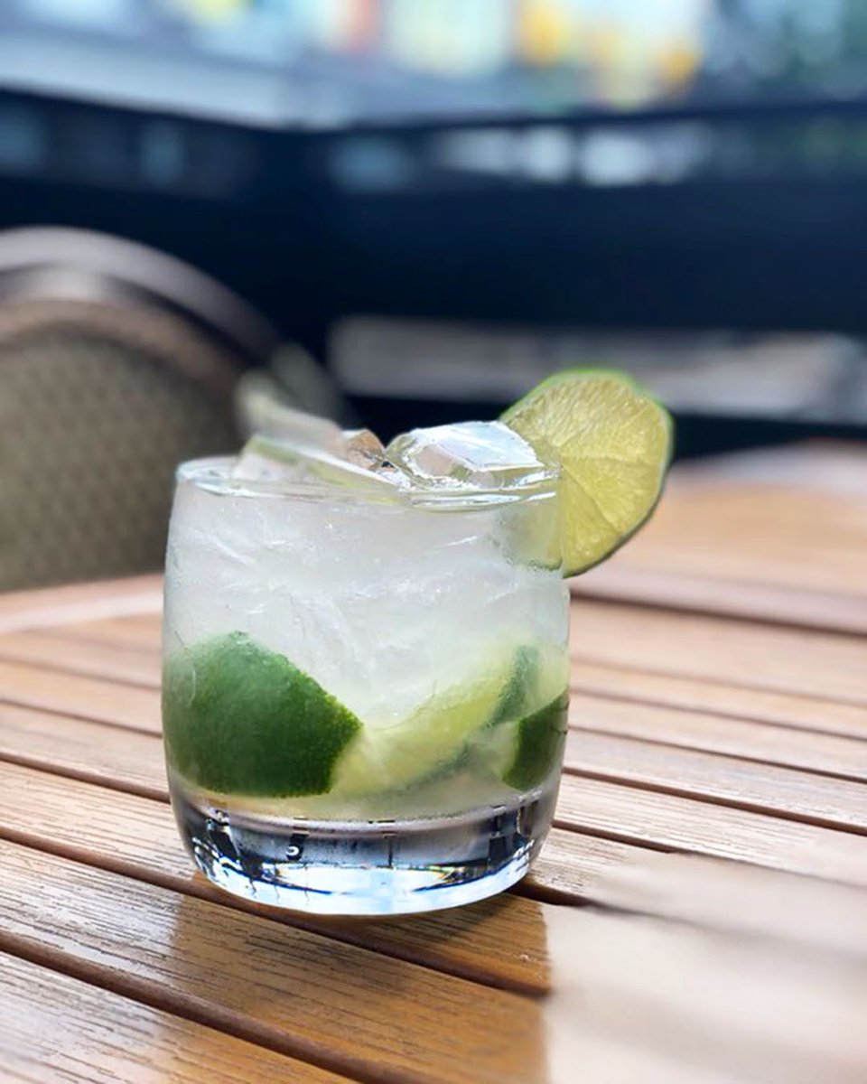 pukkatoronto's tweet photo. This caipirinha is summer in a glass!
#stclairwest #hillcrestvillage #midtowntoronto #torontopatio #torontopatios #tasteto #cocktails #imbibe #torontobars #tastetoronto #torontolife #happyhour #drinksTO #cocktailsTO #cocktails https://t.co/GgEyXuECUf