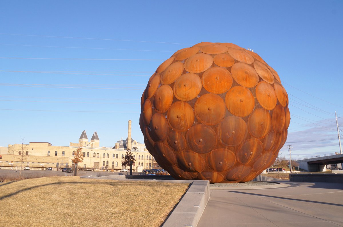 travelgreyhound's tweet photo. Chiming in for the #Top4Theme #Top4Round @CharlesMcCool @Touchse @Giselleinmotion
Memorial in #Minneapolis, MN
Sculpture, Enchanted Highway, ND
World's largest souvenir travel plate, Lucas, KS
The contents of a patient's stomach, Glore Psychiatric Museum in St Joseph, MO https://t.co/DD9JwKwhbb