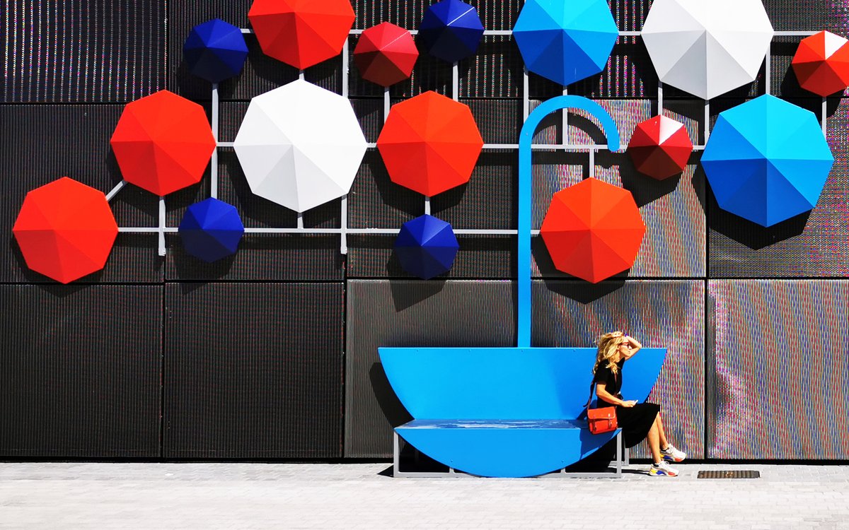 Faire une visite de suivi de chantier à <a href="/HonfleurOutlet/">Honfleur Normandy Outlet</a>, s’asseoir quelques instants au soleil sur le mobilier conçu par <a href="/BRIORETAIL/">BRIO ★ Retail Design</a> pour <a href="/Advantail/">Advantail</a>, regarder autour de soi l’aménagement, la signalétique, les enseignes...et se dire qu’on a fait un sacré good job ;) done ! #design