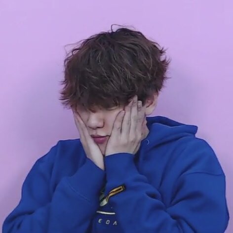 bestof100hyun's tweet photo. 🍡🤲🏼 https://t.co/oJ1ZvbF5gW