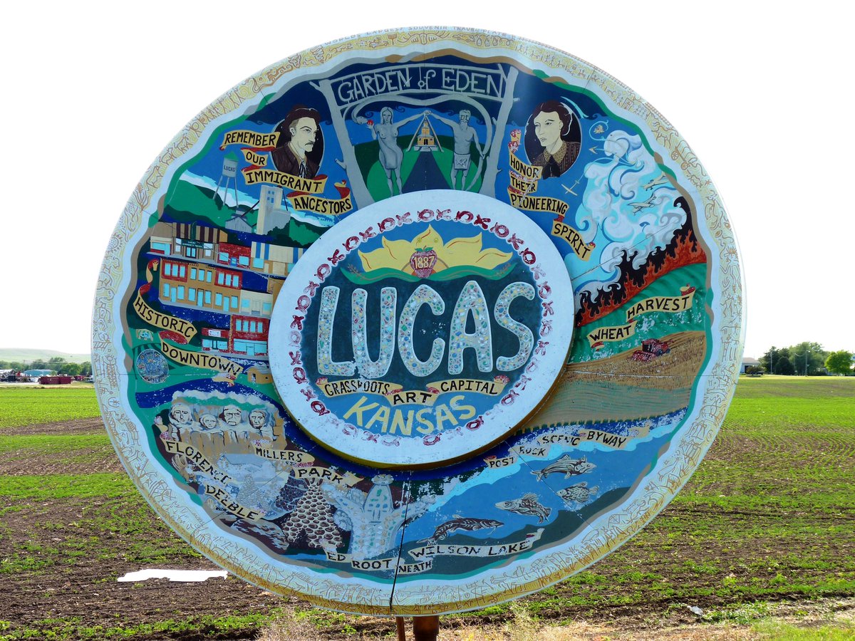 travelgreyhound's tweet photo. Chiming in for the #Top4Theme #Top4Round @CharlesMcCool @Touchse @Giselleinmotion
Memorial in #Minneapolis, MN
Sculpture, Enchanted Highway, ND
World's largest souvenir travel plate, Lucas, KS
The contents of a patient's stomach, Glore Psychiatric Museum in St Joseph, MO https://t.co/DD9JwKwhbb