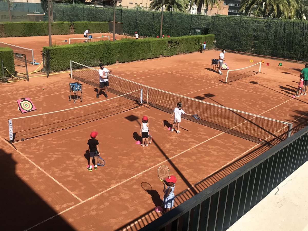 TennisSalut's tweet photo. 🎾Avui hem realitzat la prova del Kids Tennis del #ctlasalut amb els nens i nenes de l’Esplai🎾 L’1 de setembre començem el curs! Per més informació 👉🏻https://t.co/A6lWT9KlOa 👈🏻#tennis #padel https://t.co/gT2rvIh8eQ