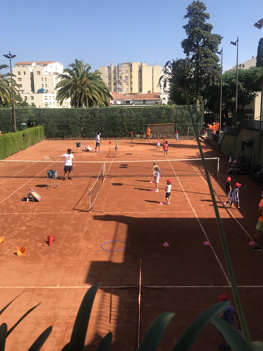 TennisSalut's tweet photo. 🎾Avui hem realitzat la prova del Kids Tennis del #ctlasalut amb els nens i nenes de l’Esplai🎾 L’1 de setembre començem el curs! Per més informació 👉🏻https://t.co/A6lWT9KlOa 👈🏻#tennis #padel https://t.co/gT2rvIh8eQ