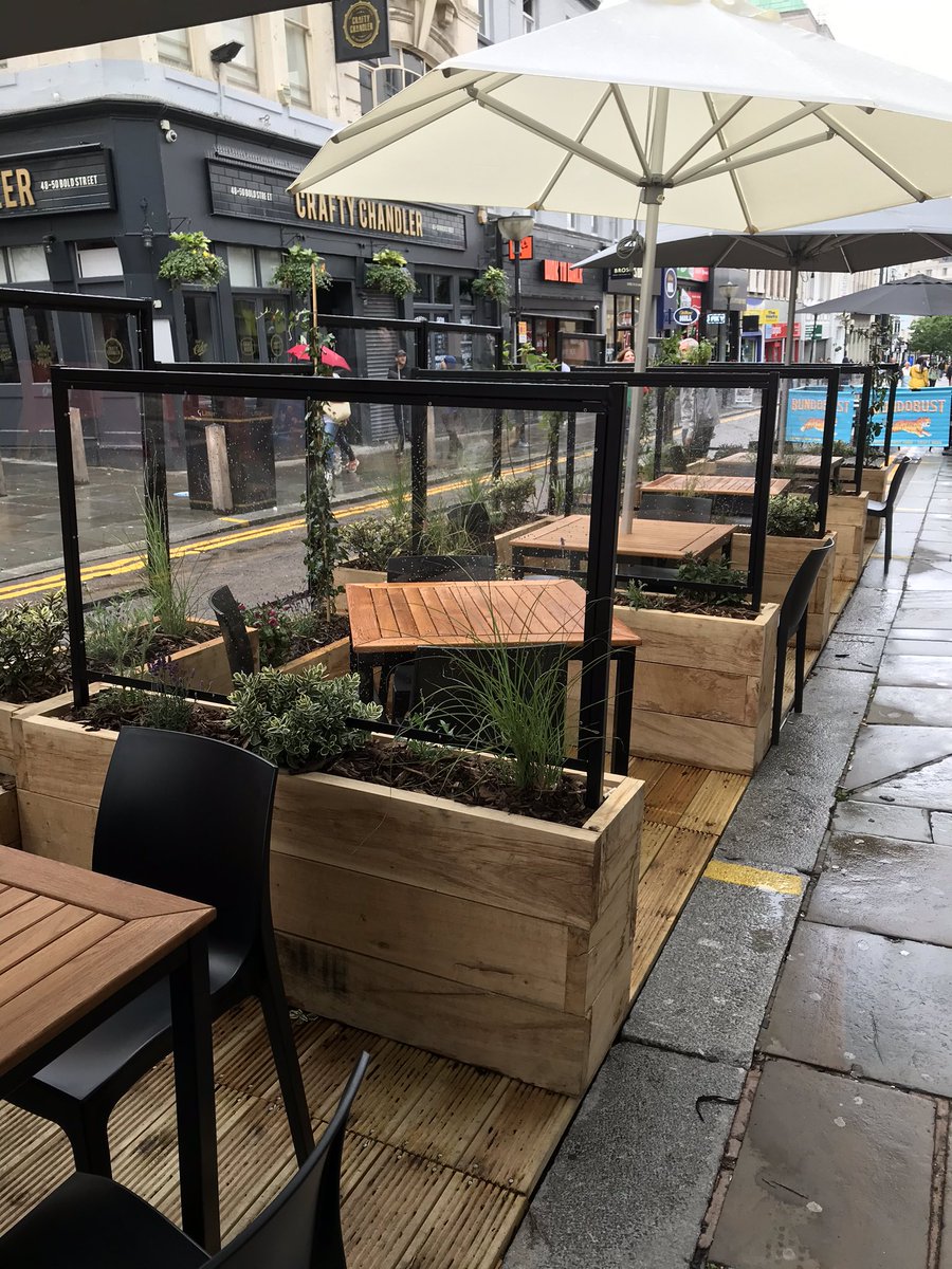 ThePigGuide's tweet photo. Nice work @lpoolcouncil #BoldSt temporary street eating pods expanding outdoor eating spaces and supporting food and drink outlets. Beautifully made, beautiful idea. This could be great for Bath and Bristol. https://t.co/Gk9jcy7CTO