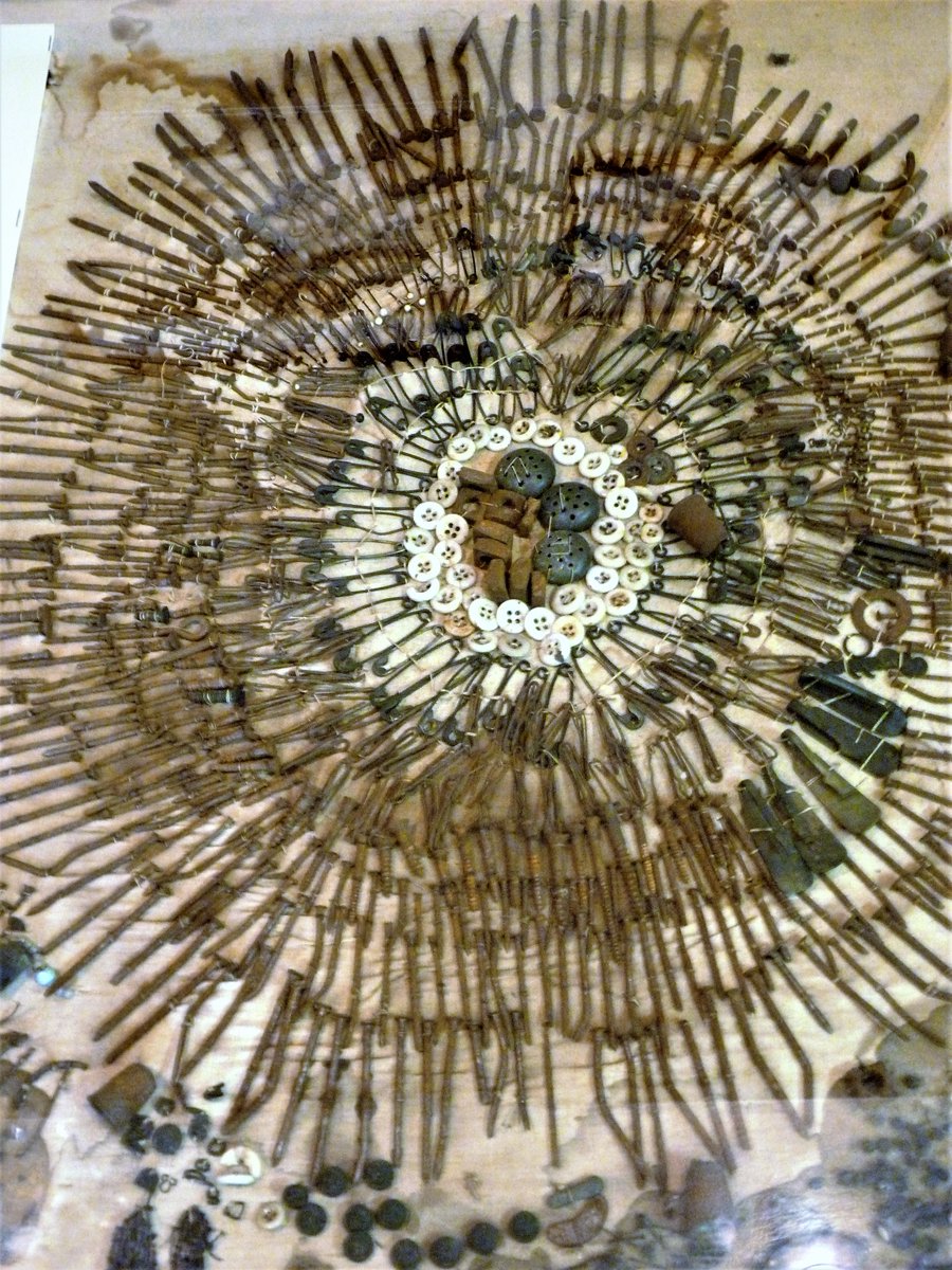 travelgreyhound's tweet photo. Chiming in for the #Top4Theme #Top4Round @CharlesMcCool @Touchse @Giselleinmotion
Memorial in #Minneapolis, MN
Sculpture, Enchanted Highway, ND
World's largest souvenir travel plate, Lucas, KS
The contents of a patient's stomach, Glore Psychiatric Museum in St Joseph, MO https://t.co/DD9JwKwhbb