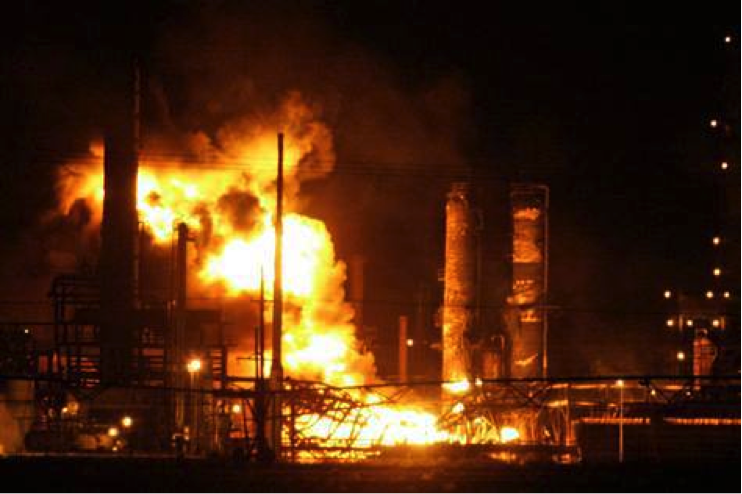 On 7/23/84 an explosion at the Union Oil Refinery in Romeoville, IL was so severe that an airplane flying 1,500' above was hit by debris &amp; 10 ff's were killed. Mutual aid from 30 agencies brought the blaze under control. Faulty welding work was to blame. #FireHistory #NeverForget