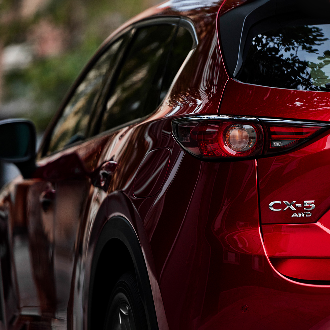 MartinReillyM's tweet photo. The 2020 Mazda CX-5 combines the latest in responsive performance engineering with refined interior design and connectivity. Now standard with cylinder deactivation on petrol models, the 2020 Mazda CX-5 reduces C02 emissions and fuel consumption even further. https://t.co/ZvbjDADUlC