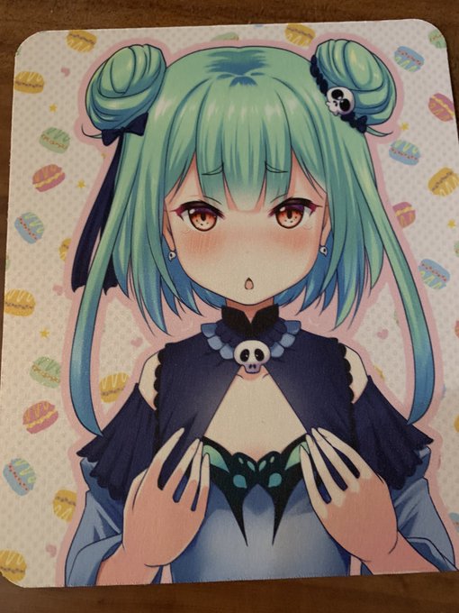 るしあちゃんおっぱいマウスパッド(※通常マウスパッド)届いたー🥰! 色味も中々にいい感じに出来た!ホロクルで配布するぞおお! 