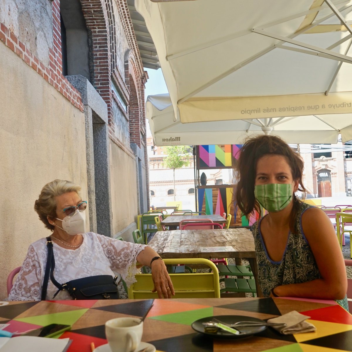 Maria Antonia y Blanca se conocieron por videollamada durante la cuarentena a través de nuestro programa “Tú&amp;Yo” y se hicieron amigas. Ahora que ya hay desconfinamiento han podido conocerse en persona y quedan para pasear juntas todas las semanas.