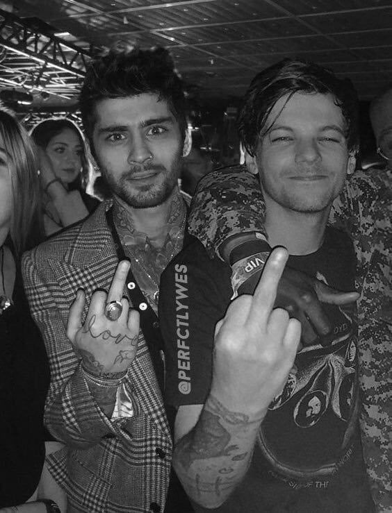 jkslippiercing's tweet image. I knew I would be crying today but never thought I would be crying over Zouis @zaynmalik @Louis_Tomlinson 
#onedirection10years #10YearsOfOnedDirection