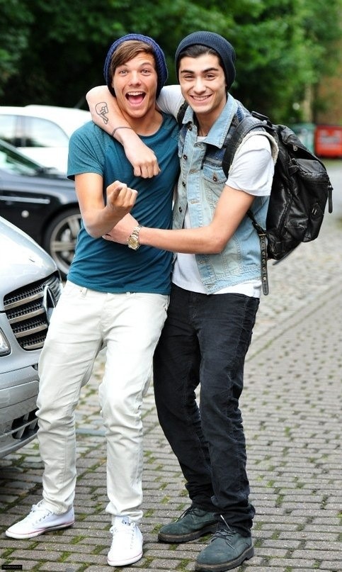 jkslippiercing's tweet image. I knew I would be crying today but never thought I would be crying over Zouis @zaynmalik @Louis_Tomlinson 
#onedirection10years #10YearsOfOnedDirection