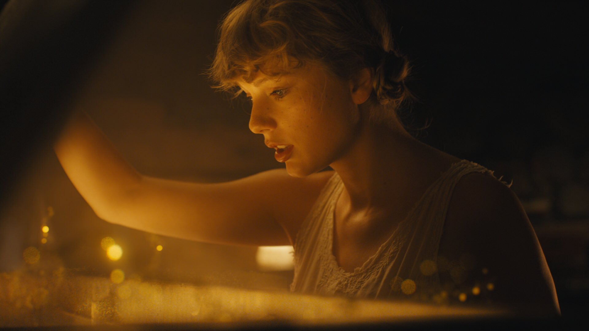 Taylor Swift The Music Video For Cardigan Will Premiere Tonight Which I Wrote Directed A Million Thank You S To My Brilliant Bad Ass Video Team Cinematographer Rodrigo Prieto Producer Jil Taylor Swift The Music Video For Cardigan Will Premiere Tonight Which I Wrote Directed A Million Thank You S To My Brilliant Bad Ass Video Team Cinematographer Rodrigo Prieto Producer Jil