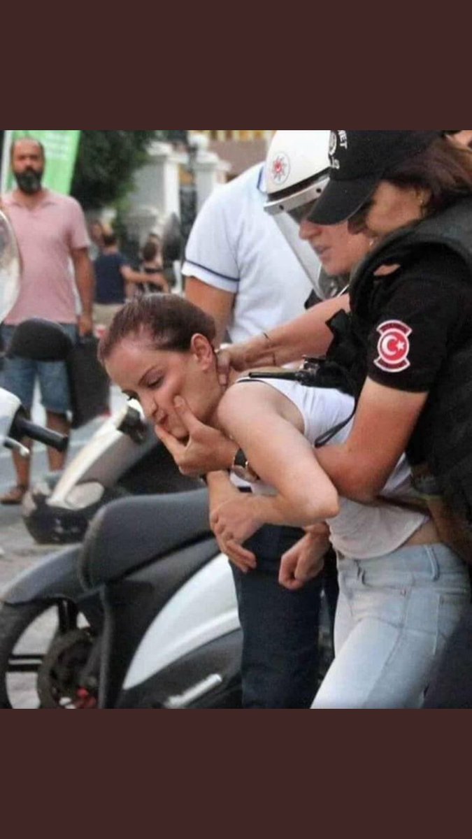mervesilanakkar's tweet photo. Hele söyleyin hangi orospu evlâdı tecavüzcüye boyle davrandınız? https://t.co/obmIFX4hZJ