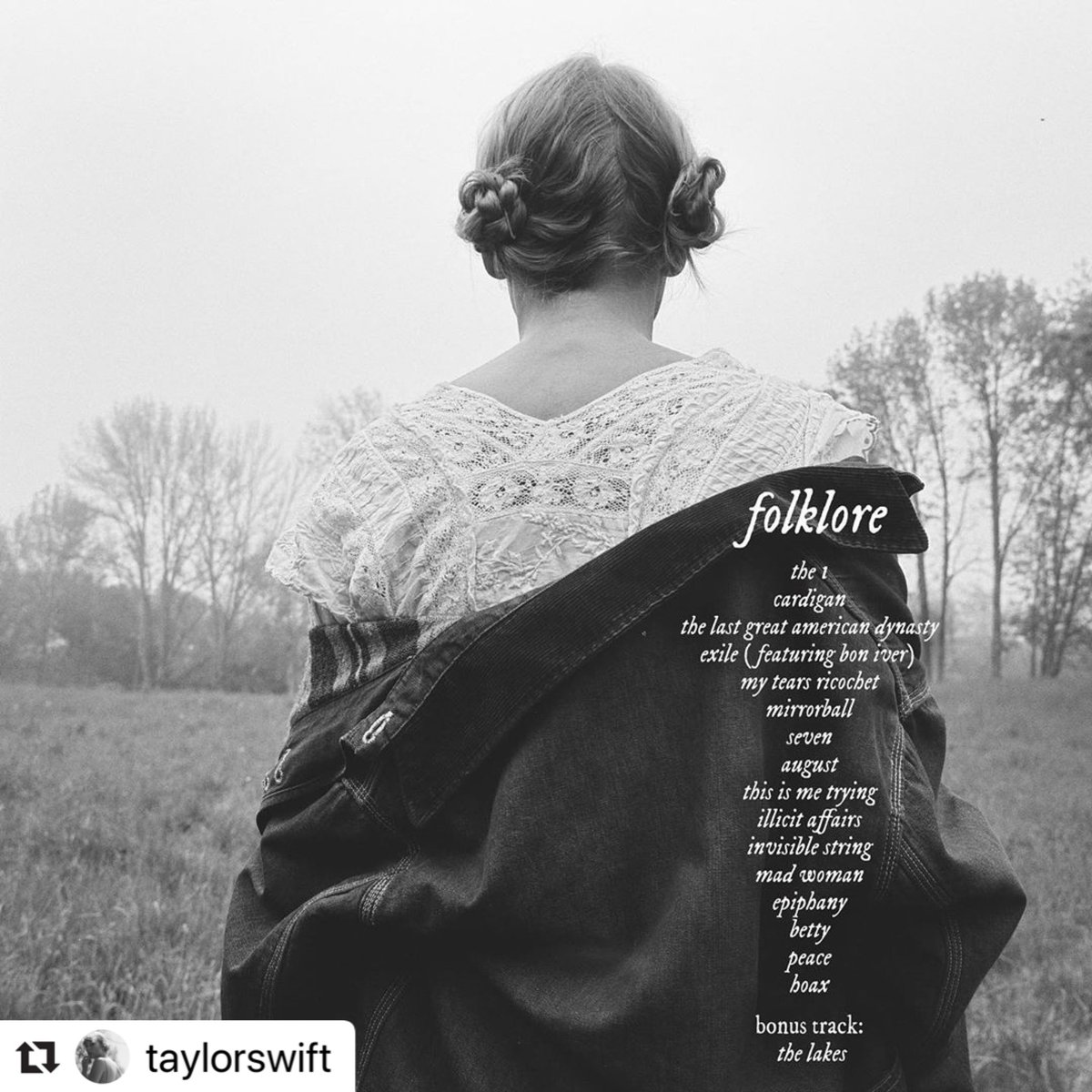 HugoGloss's tweet photo. OMG! Dia 23 de julho virou oficialmente o dia favorito dos artistas para mexer com os nossos corações! Taylor Swift acabou de anunciar, assim, sem mais nem menos, SEU OITAVO ÁLBUM!!! #Folklore tem 16 faixas e sai à meia-noite de hoje! https://t.co/CYyPdAvOdq (📷: @taylorswift) https://t.co/9aixO9WUuz