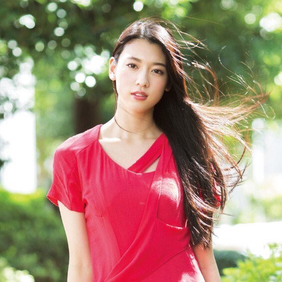 shiberia_hm's tweet photo. とても綺麗だ。
皆が彼女に憧れる。
本当に格好良い女性。
誇り高き初期メンバーの一人。
これからもずっと応援しています。

 #三吉彩花 https://t.co/AsktfcKFYM