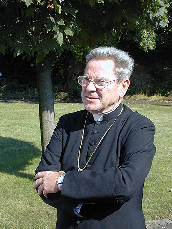 mariae_gloria's tweet photo. Heute ist schon der 20. Todestag von Bischof Johannes #Dyba.
Er fehlt so sehr. Heute mehr denn je. https://t.co/KCcBm1cbNn
