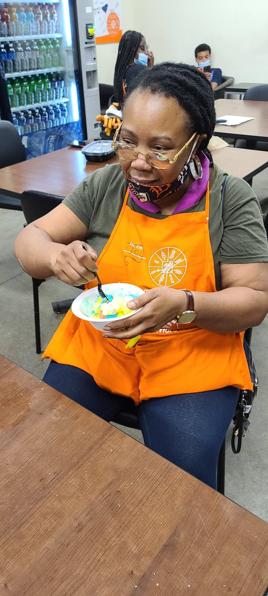 CLevitan17's tweet image. @THDMadisonHTS CELEBRATING 120 days SAFE with an Ice Cream Social (Distancing) on a HOT 🔥 day!! Thank you team for making safety a priority each and everyday!! #ProudASM #ThankYou #SafetyFirst @k20machine @McFarrenGary @SWHR33 @rmarl17