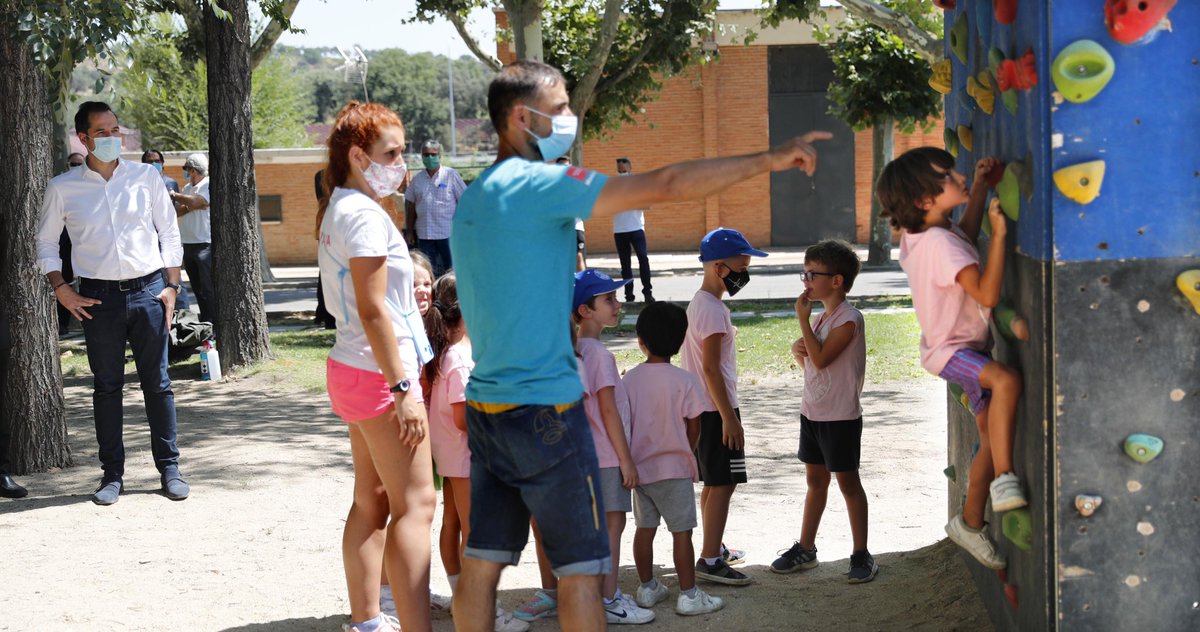 Los campus Deportivos de Verano de la Comunidad de Madrid siguen siendo el plan perfecto para miles de familias de nuestra región. 

Este año, además, con la máxima seguridad frente al #COVID19. 

Apúntate y disfruta de todas sus actividades

#VamosMadrid