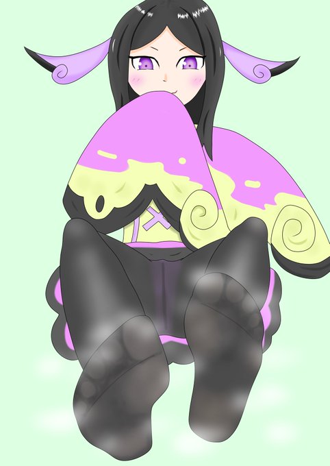 リクエストよりポケモンのマーシュを描きました。タイツとか靴下も描くの面白いな(*'ω`*)#ドMASTERの展覧会#あんよ党 