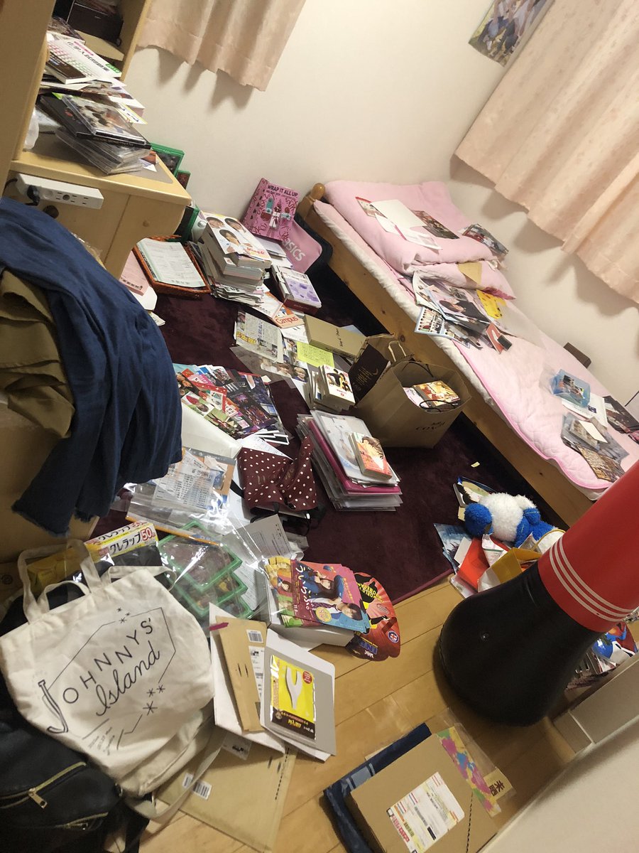 ren__mrking's tweet photo. @sky_cloud_a_ 私の部屋汚いから〜♥ https://t.co/OiAqhoh7an