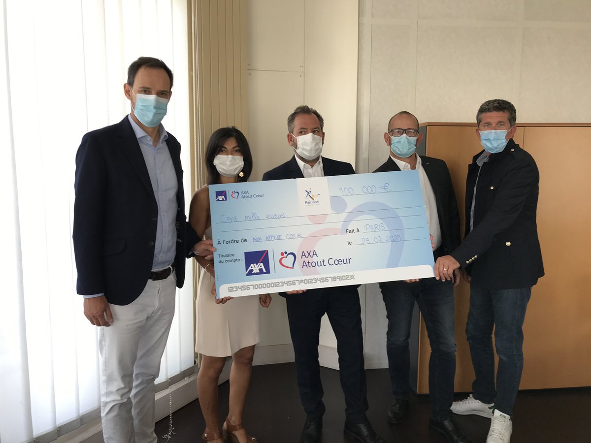 Remise d’un chèque de 100 000€ de <a href="/SyndicatReussir/">REUSSIR</a> et l'Association UGIPS au bénéfice de @AXAAtoutcoeur pour accompagner des actions locales #AgentsGeneraux #SolidaireAutrement #ContinuiteDeService