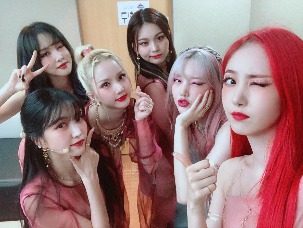 _Bunny9705's tweet photo. CONGRATULATIONS URI GFRIEND 🎊🎊🎊🎊 💜💜💜💜💜.. #Apple3rdwin #Gfriend3rdWin https://t.co/mZwnxK2jnO