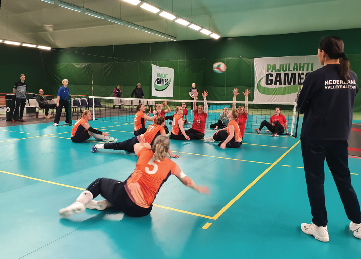 Het Nederlands dames zitvolleybalteam is op zoek naar jou! Zij zoeken speelsters en niet zomaar speelsters, nee, zij zoeken speelsters met de juiste drive. Kun je niet meer staand volleyballen of heb je een beperking en is je interesse gewekt 👉volleybal.nl/zitvolleybal/o…