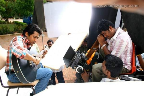 KSF_Offl's tweet photo. #HappyBirthdaySuriya 

Vaaranam Aayiram

@Suriya_offl #SooraraiPottru https://t.co/4hvuZFw1g7
