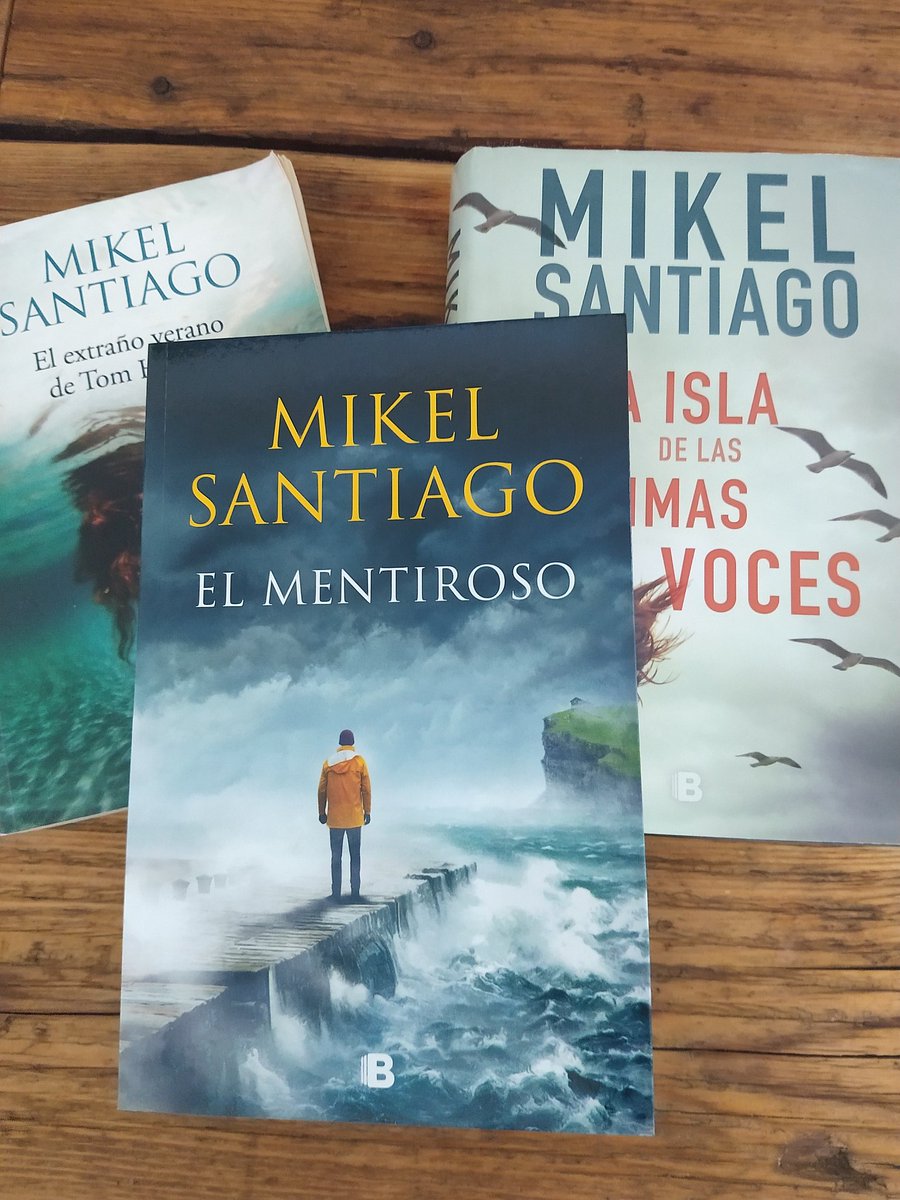 IUlibarri's tweet photo. Pues ya tengo lectura para este verano. El nuevo de @mikelsantiago 
Ganas de devorarlo. #DiaDelLibro https://t.co/KLQmj4p9v1