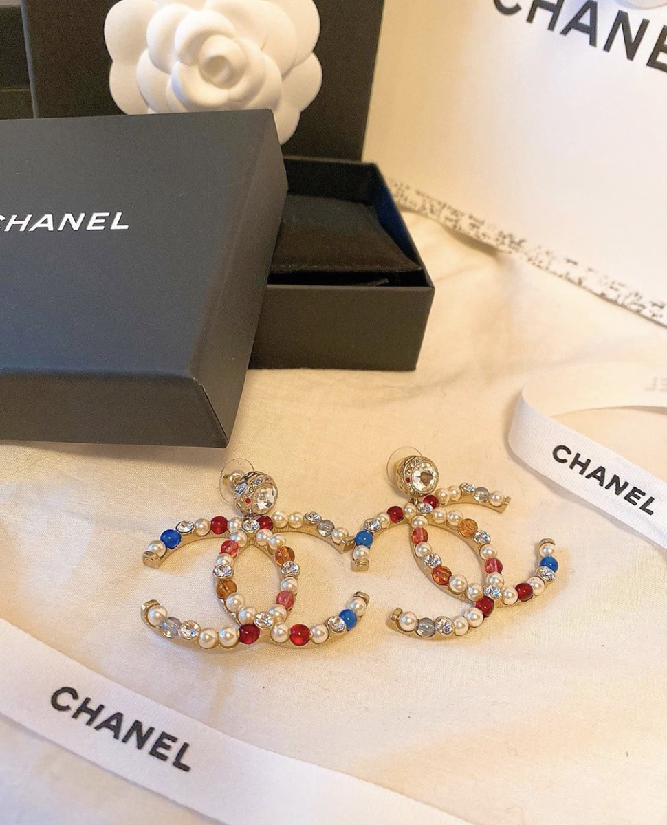 今日は、バイナリーで稼いだお金で
CHANELのピアス買ったよぉ〜✨😍