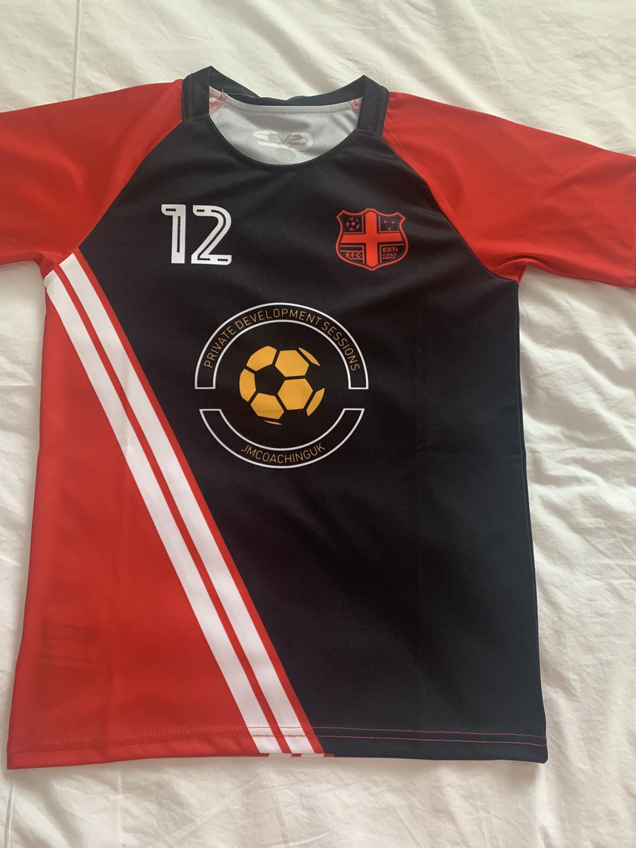 MadridU13s's tweet photo. We are excited that our new kit has arrived just in time for friendlies ⚽️⚽️

Over the moon with the quality and design from @EV2Sportswear 👊⚽️

Thanks @JMCoachingUK for sponsoring us for this coming season 🤜🤛 https://t.co/3I6f2VjmD4