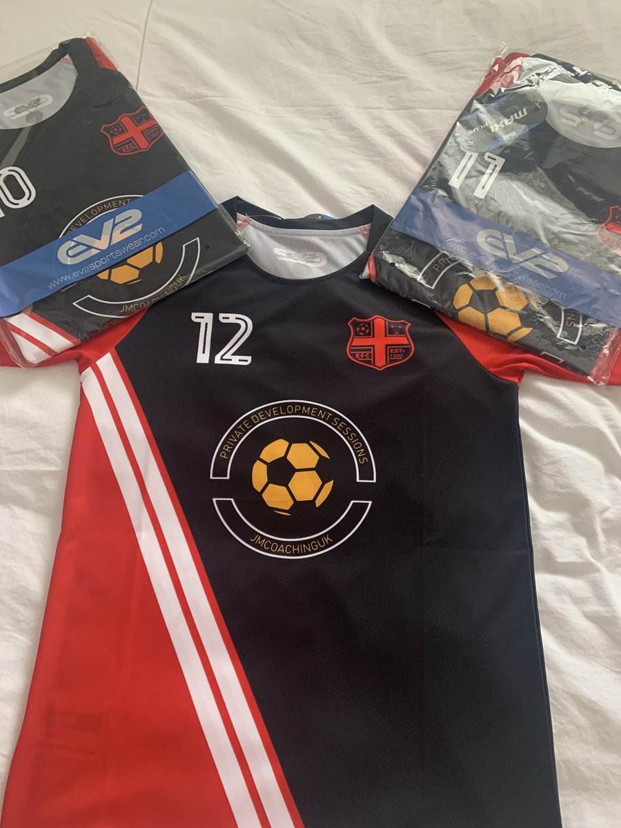 MadridU13s's tweet photo. We are excited that our new kit has arrived just in time for friendlies ⚽️⚽️

Over the moon with the quality and design from @EV2Sportswear 👊⚽️

Thanks @JMCoachingUK for sponsoring us for this coming season 🤜🤛 https://t.co/3I6f2VjmD4