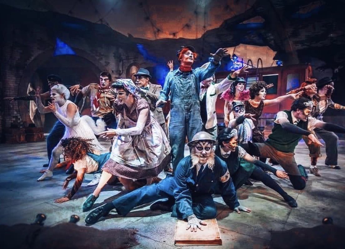 N1CKW1NSTON's tweet photo. A year ago we opened @OfficialALW CATS @KHTheatre - you can read about the design process on my blog here 👉🏼 https://t.co/kDhri8ukqk https://t.co/EEJzZMgxMo