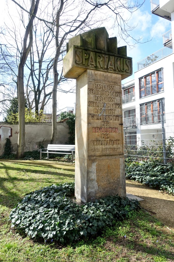 67a\\ Another memorial related to Rosa Luxemburg is the “Spartakus Stele”, located where Karl Liebknecht’s law office stood. Here, on January 1, 1916, the first (illegal) Reichskonferenz of the Gruppe Internationale took place, which afterwards became known as Spartakusgruppe.